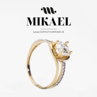 Hľadáte očarujúci zlatý prsteň, ktorý ohúri a zároveň je cenovo dostupný? Môže ním byť aj tento prsteň zdobený zirkónmi s veľkým žiarivým centrálnym v korunke.

Prsteň je ihneď dostupný v našom e-shope alebo na predajni.

Viac o šperku:
https://zlatnictvomikael.sk/produkt/zlaty-prsten-m289/

 #prsten #zlatyprsten #zlatníctvo #zlatesperky #sperkyeshop #zlatnictvo #handmadesperky #zlato #sperky #prstene